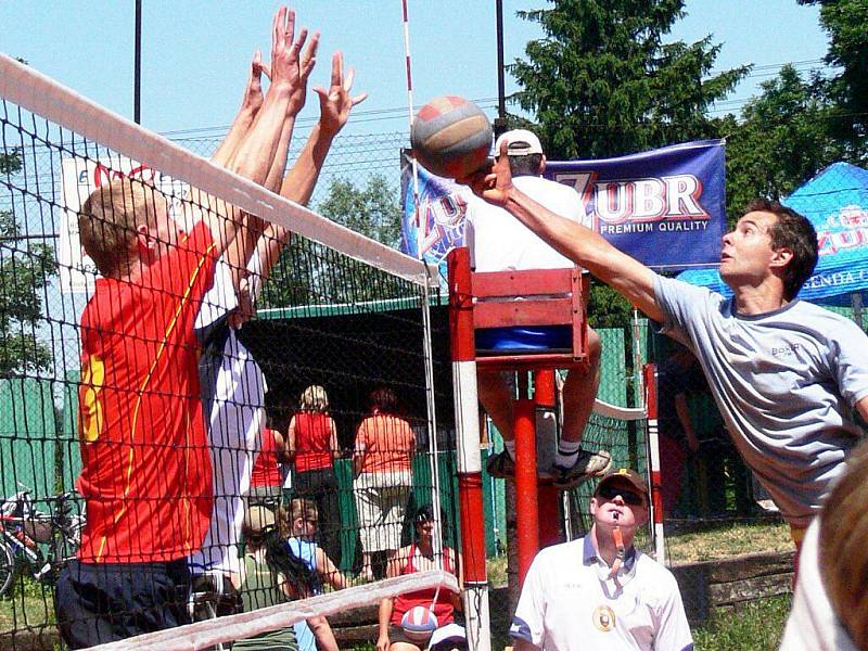 Volejbalový turnaj v Hodslavicích stále láká mnoho vyznavačů tohoto sportu.