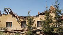 Přetížená střecha se zřítila do domu v Bílovci. Událost se obešla bez zranění.