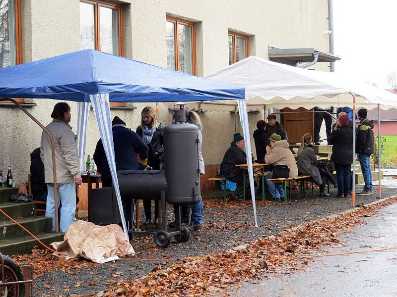 Předvánoční trh se v Mankovicích uskutečnil již počtvrté. I tentokrát o něj lidi měli zájem. 