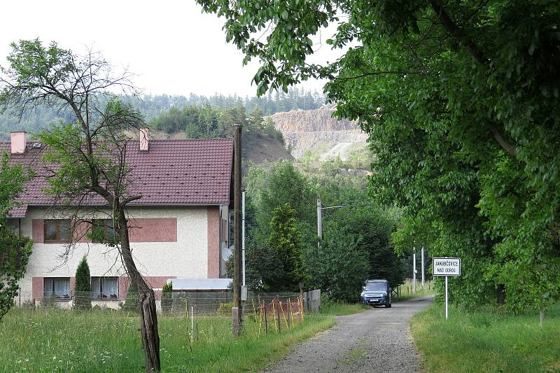 Jakubčovicemi nad Odrou prochází cyklotrasa z Oder do Klokočůvku. V obci jsou k vidění zajímavé objekty.