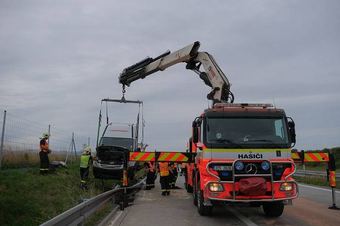 Nehoda a vyprošťování 4 polských automobilů na dálnici D1 na Novojičínsku.