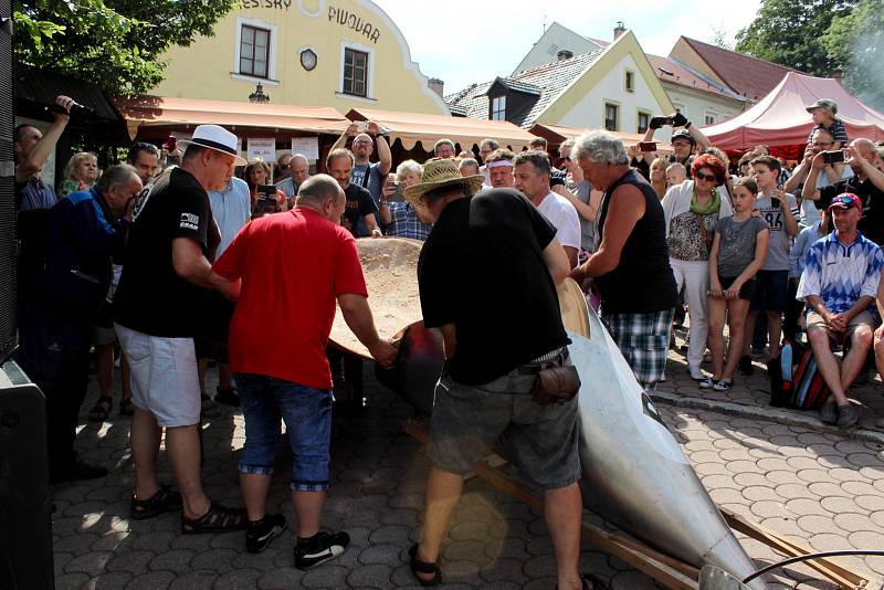 Gigantické Štramberské ucho se peklo o první červnové sobotě odpoledne.  Foto: Deník/Adam Knesl