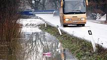 Zalité louky okolí řeky Odry mezi Suchdolem nad Odrou a Kunínem jsou průvodním znakem jarního tání. Takto to vypadalo vsobotu dopoledne.