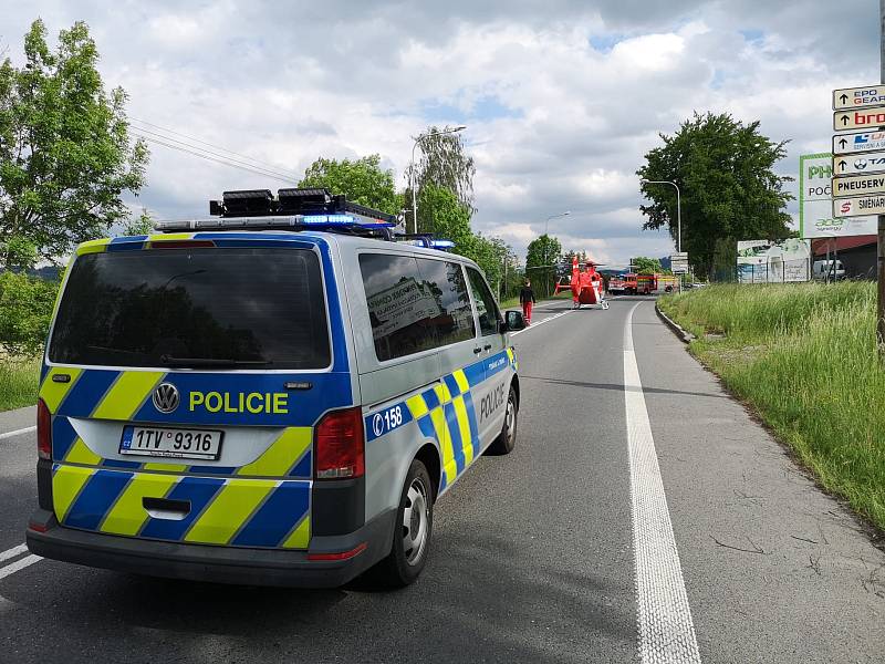Dopravní nehoda na silnici první třídy I/58 v Kopřivnici směrem na Příbor, 22. května 2022.