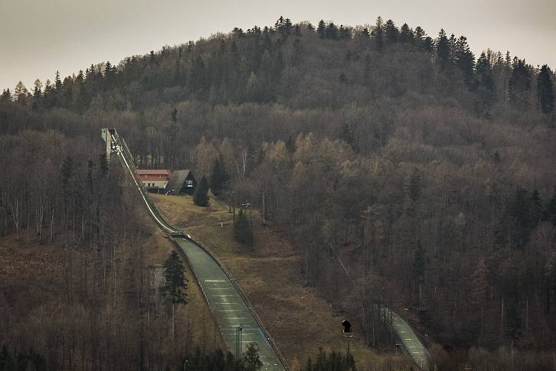 Skokanský areál Jiřího Rašky ve Frenštátě pod Radhoštěm.