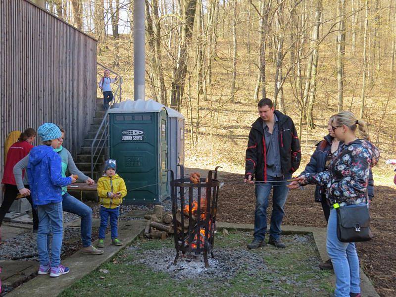 Naučná stezka Beskydské nebe, která protíná areál na Horečkách ve Frenštátě pod Radhoštěm, zahájila v sobotu 2. dubna novou návštěvnickou sezonu.