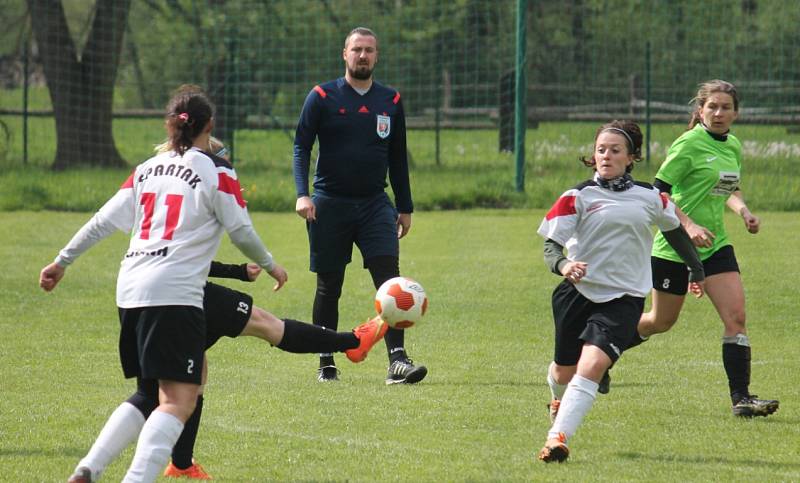 Šestnácté kolo Moravskoslezské divize žen, sk. A, nabídlo derby mezi druhou Lubinou a čtvrtými Veřovicemi. 