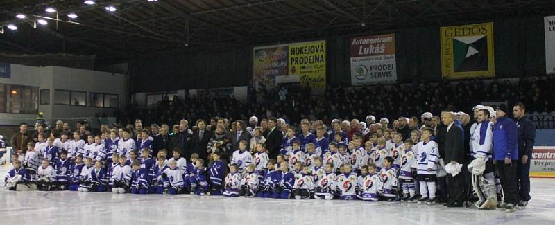 Součástí pátečního derby mezi Novým Jičínem a Kopřivnicí, které zakončilo základní část druholigové skupiny Východ (1:2), byly oslavy 70 let vzniku novojičínského hokeje.