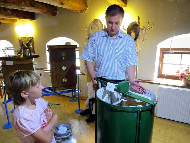 Od pátku do neděle trvala výstava místních zahrádkářů a včelařů v Libhošti, kterou jejich členové pořádali ve spolupráci s obcí Libhošt v budově Fojtství v Libhošti. Výstava se uskutečnila pod názvy Co zahrada dala a Medobraní včera a dnes.