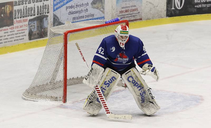 Hodonínští hokejisté (oranžové dresy) ve 29. kole východní skupiny druhé ligy prohráli doma s Novým Jičínem 2:3. Foto: Jan Zahnaš