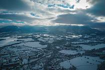 Frenštát pod Radhoštěm pod sněhem z dronové perspektivy.