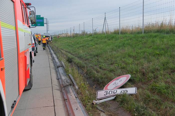 Nehoda a vyprošťování 4 polských automobilů na dálnici D1 na Novojičínsku.