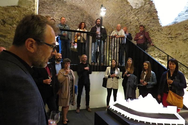 Otevření expozice s názvem Skrytý středověk v bíloveckém zámku, září 2021.