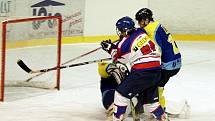Juniorský tým Nového Jičína hostil v derby krajské hokejové ligy Studénku. Domácí utkání výborně rozehráli, hosté přesto nesložili zbraně a nakonec si odvezli cenný bod.