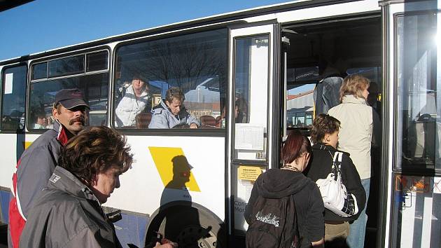 Poctivý řidič autobusu odevzdal policii více než čtvrt milionu korun -  Moravskoslezský deník