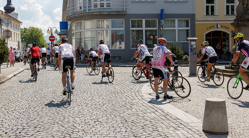 Cyklojízda Nadace Josefa Zimovčáka - Na kole dětem 2019 se ve středu 5. června zastavila také ve Frenštátě pod Radhoštěm.