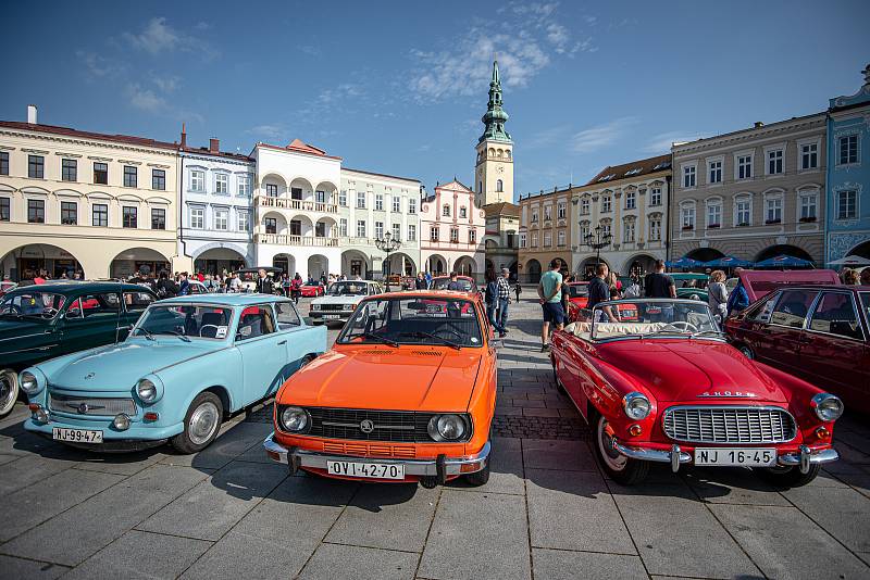 Svatováclavská jízda (přehlídka historických motocyklů a automobilů), 28. zaří 2021 v Novém Jičíně.