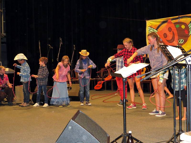 Koncert táborníků z letního tábora Malované písničky DDM Kopřivnice.