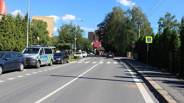 Místo dopravní nehody, která se stala 15. června 2022 v ulici Záhuní ve Frenštátě pod Radhoštěm.