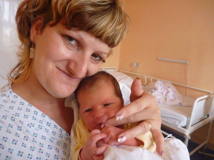 NATÁLIE ZEZULKOVÁ, Odry, nar. 3. 6. 2012, 47 cm, 2,95 kg. Nemocnice Nový Jičín.