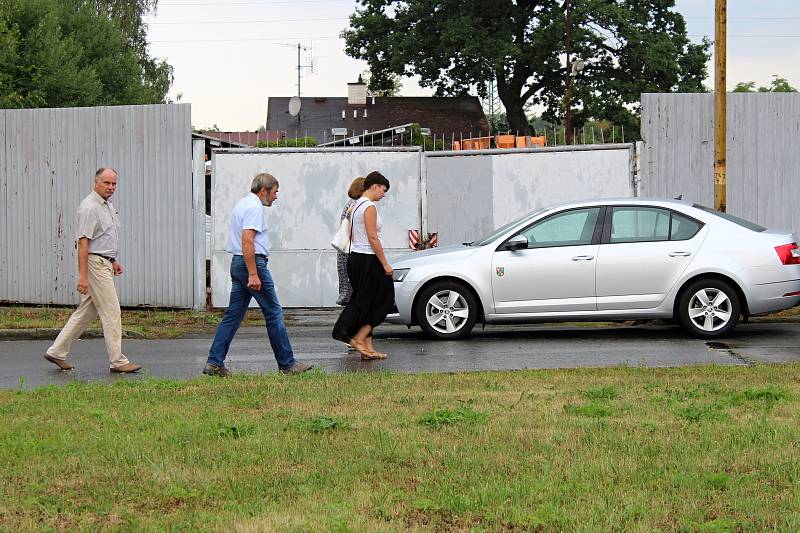 Pozůstalí, účastníci nehody vlaku, ale i další lidé uctili ve středu 8. srpna 2018 ve Studénce památku obětí železničního neštěstí, ke kterému zde došlo před deseti lety.