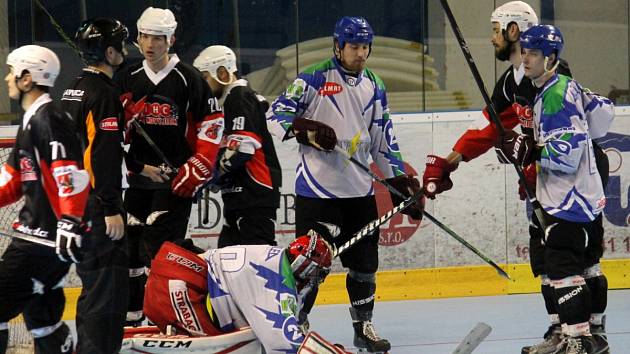 Stilmat extraliga, 4. kolo: IHC NOVÝ JIČÍN – IHC ROLLER STORM PRAHA 9:6 (2:1, 4:0, 1:3, 2:2).