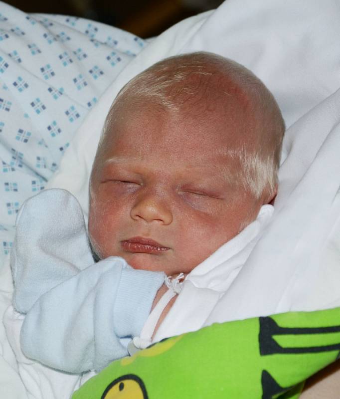 Michael Duží, 13. 3. 2016, 2040 g, 49 cm, Moravská Ostrava