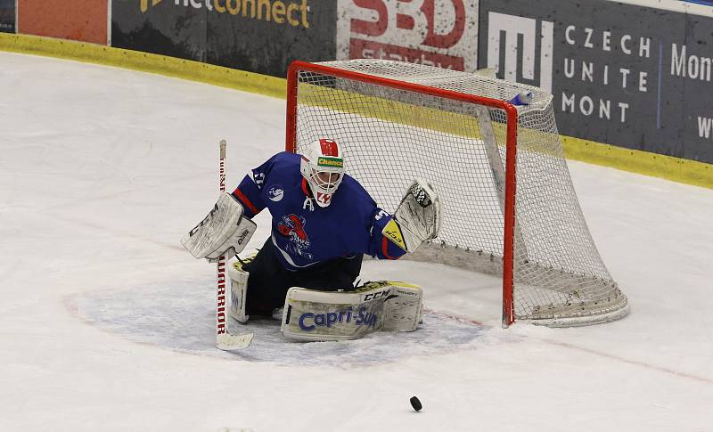 Hodonínští hokejisté (oranžové dresy) ve 29. kole východní skupiny druhé ligy prohráli doma s Novým Jičínem 2:3. Foto: Jan Zahnaš