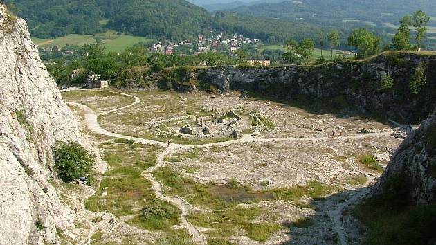 Arboretu stále hrozí zástavní právo.