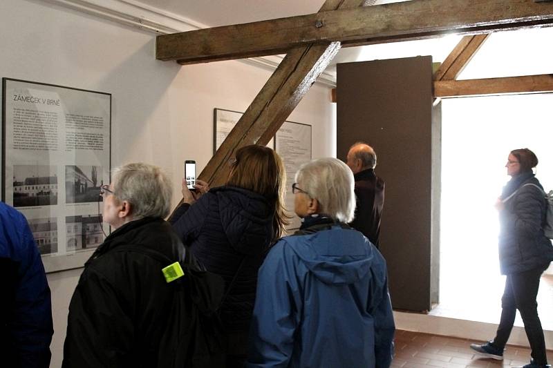 Výstava o spolupráci architekta Adolfa Loose a majitele zámku v Kuníně Victora Bauera na kunínském zámku.