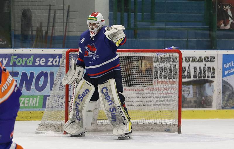 Hodonínští hokejisté (oranžové dresy) ve 29. kole východní skupiny druhé ligy prohráli doma s Novým Jičínem 2:3. Foto: Jan Zahnaš