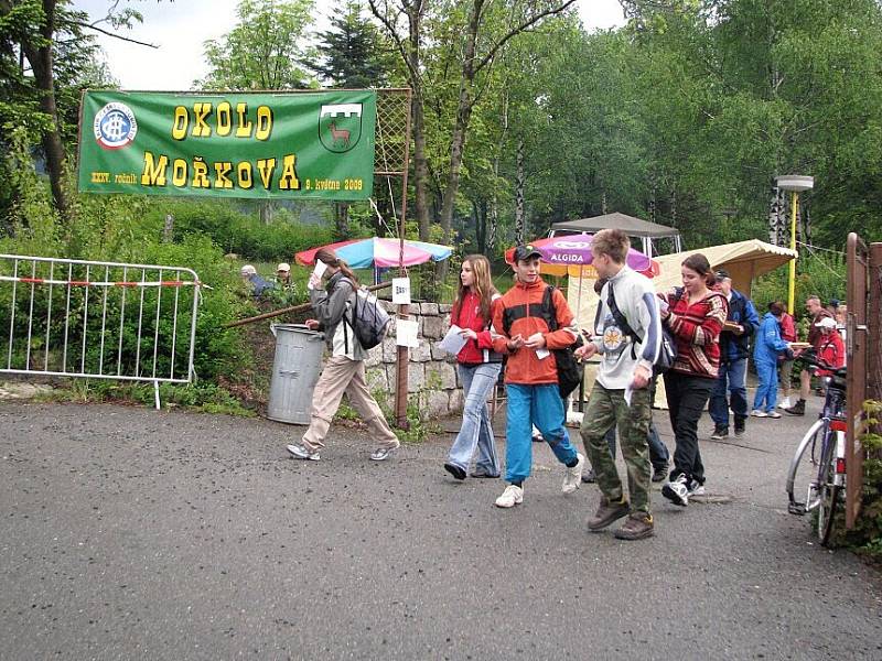 Pětatřicátý ročník dálkového pochodu Okolo Mořkova uspořádal Klub českých turistů Mořkov v sobotu 9. května.