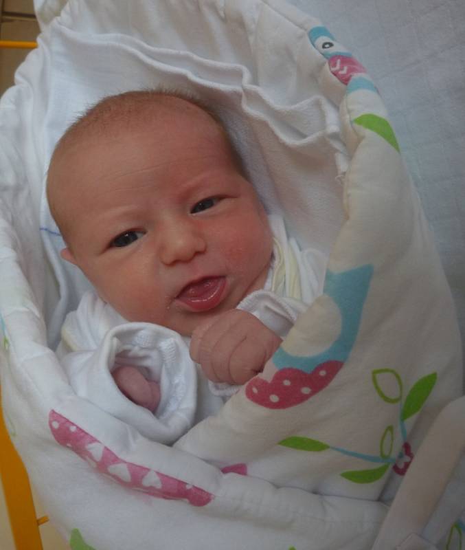 ELIŠKA PETREKOVÁ, Kunín, nar. 27. 11. 2016, 49 cm, 3,18 kg. Nemocnice Nový Jičín. 