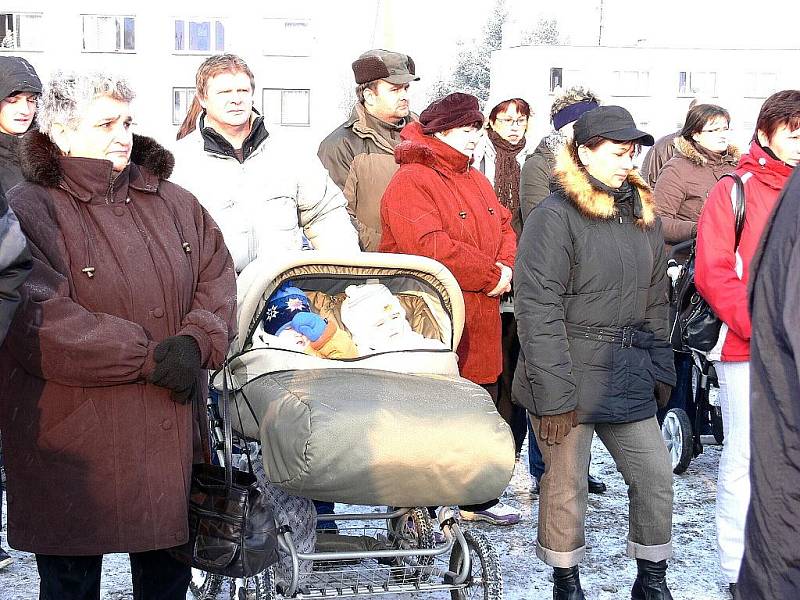 Čtyřiačtyřicet rodin z Jeseníku nad Odrou, Životic u Nového Jíčína a Kunína, kterým červnová povodeň poničila domy, bude do Vánoc bydlet.