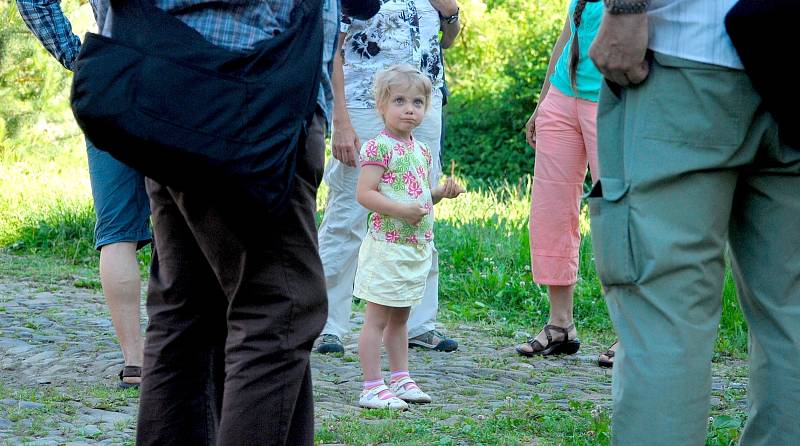 Malebné kulisy Bartošovického mlýna se staly výstavními prostory pestrých snímků Fotoklubu Příbor.