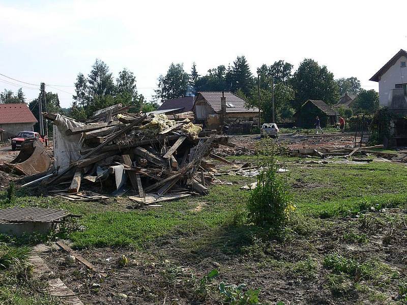 Osudem těžce zkoušená rodiny Juříčkových přišla i o dům.