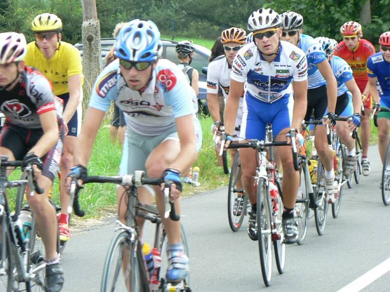 Na cyklisty čekalo na konci závodu stoupání do cíle na Praděd.