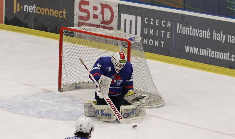 Hodonínští hokejisté (oranžové dresy) ve 29. kole východní skupiny druhé ligy prohráli doma s Novým Jičínem 2:3. Foto: Jan Zahnaš