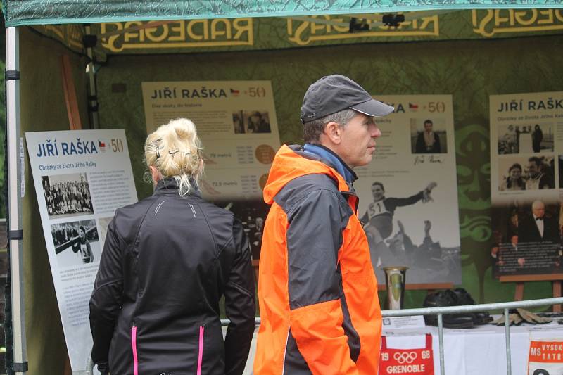 Skokanský víkend ve Frenštátě pod Radhoštěm vyvrcholil nedělním 6. ročníkem Memoriálu Jiřího Rašky