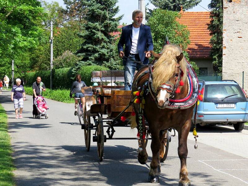 První červnová sobota se v Šenově u Nového Jičína nesla ve znamení oslav. U příležitosti dětského dne tam slavnostně otevřeli nově vybudované sportoviště, které nabízí dětem i dospělým rozmanité prvky.