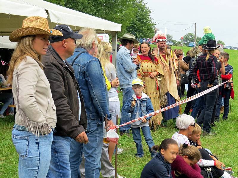 Suchdol nad Odrou se stal 13. září 1985 cílovým místem vůbec první jízdy Československého Ponny expresu, jehož čtyřistakilometrový úsek začínal ve Stříbrné Lhotě u Mníšku pod Brdy.