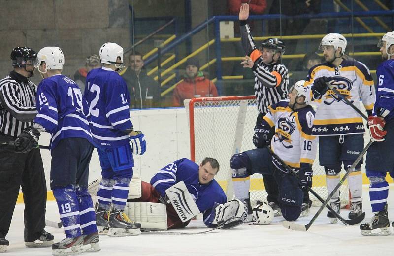 II. hokejová liga, sk. Východ, 33. kolo, třetí derby letošní sezony: HC Kopřivnice - HK Nový Jičín 2:3 