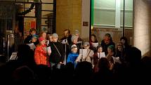 V Příboře se připojili k akci Česko zpívá koledy podruhé. Zpívalo tam asi 350 lidí. 