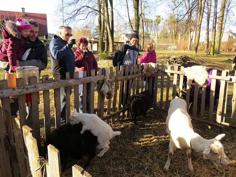 Valentinskou pouť v Příboře navštívily v neděli 17. února stovky lidí.