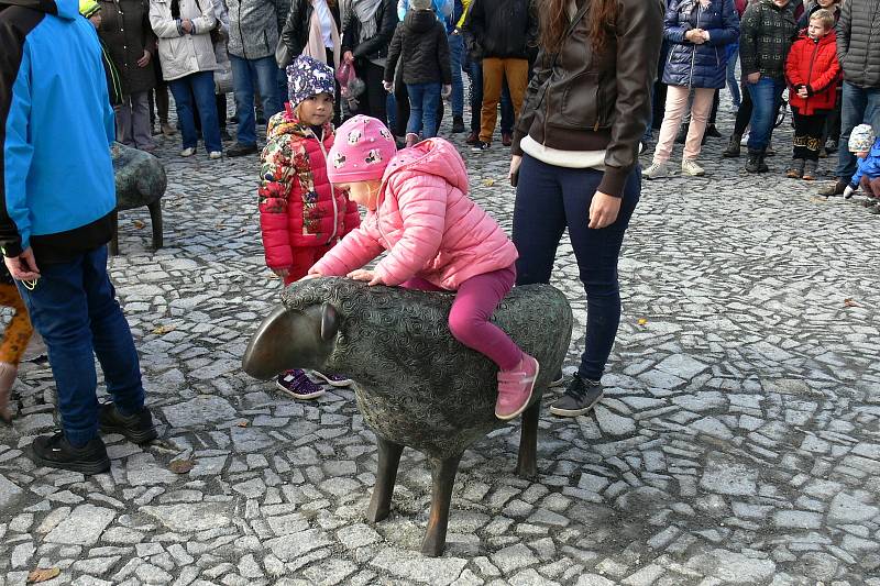 Náves na Lomné, sobota 16. října 2021 v Trojanovicích.