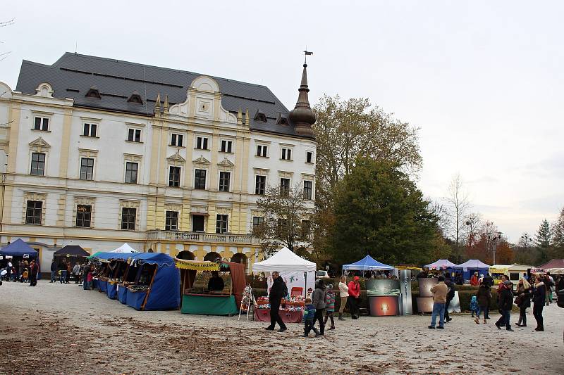 Tisíce lidí přilákaly do Bartošovic víkendové Podzimní pooderské rybářské slavnosti.