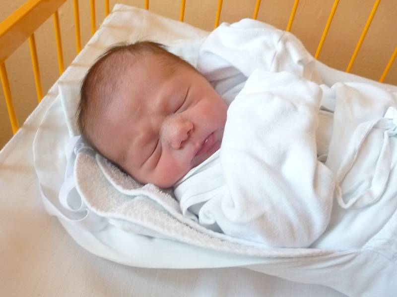 MIKULÁŠ KUCHAŘ, Kopřivnice-Lubina, nar. 9. 4. 2014, 46 cm, 2,90 kg. Nemocnice Nový Jičín.