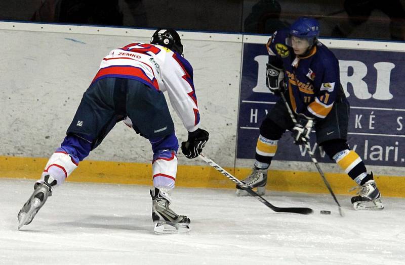 Hokejisté B týmu Nového Jičína deklasovali v derby Kopřivnici vysoko 9:2. 