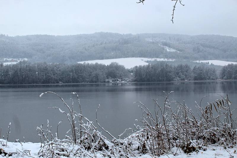 Varování meteorologů se nenaplnila. Na Novojičínsku sice v neděli 28. listopadu 2021 sněžilo téměř od dopoledne do večera, ale nic mimořádného to nebylo.