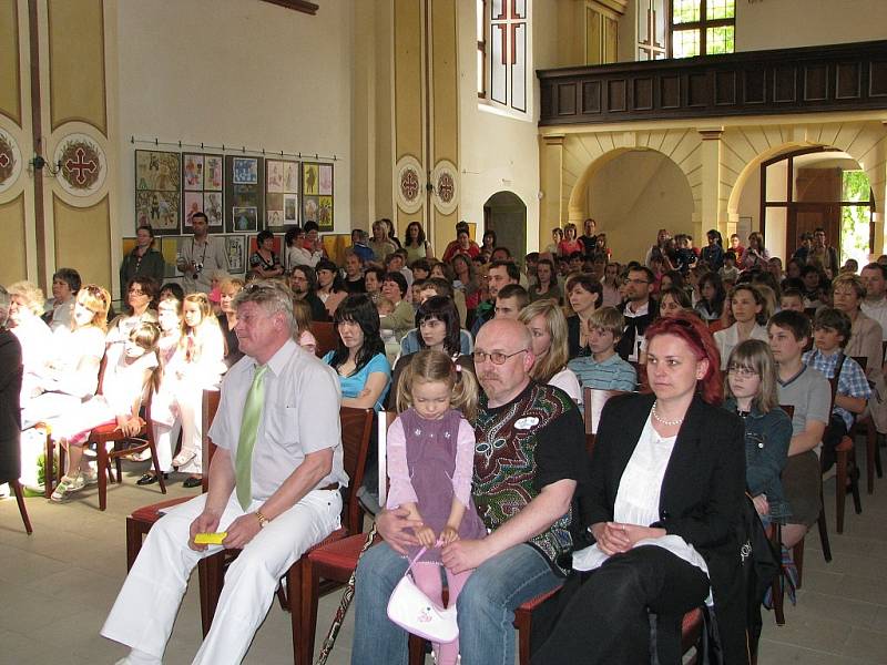 Svět slova se jmenovala výtvarná a literární soutěž, kterou uspořádali ve Fulneku. Ve čtvrtek odpoledne tam v kostele svatého Josefa předali ceny těm nejlepším.